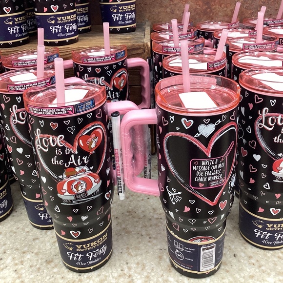 BUCEES VALENTINES DAY Tumbler “LOVE IS IN THE AIR” Buc-ee’s New for 2025 40 oz - Picture 1 of 2